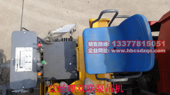 隨車起重運(yùn)輸車雙聯(lián)泵吊機(jī)