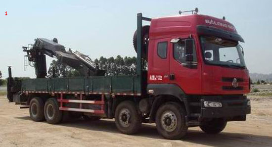 后置乘龍牌隨車吊國(guó)四起重運(yùn)輸車圖片
