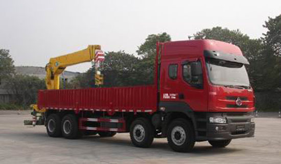 后置乘龍牌隨車吊國(guó)四起重運(yùn)輸車圖片