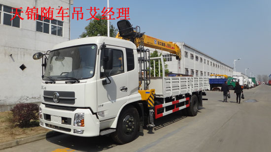 東風(fēng)天錦康機(jī)起重運(yùn)輸車圖片