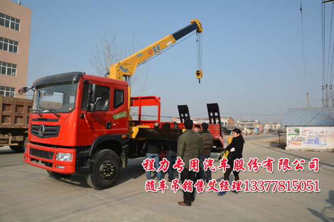 8噸東風(fēng)多功能隨車吊平板運(yùn)輸車神宇牌DFS5168JSQL6.3噸起重運(yùn)輸車