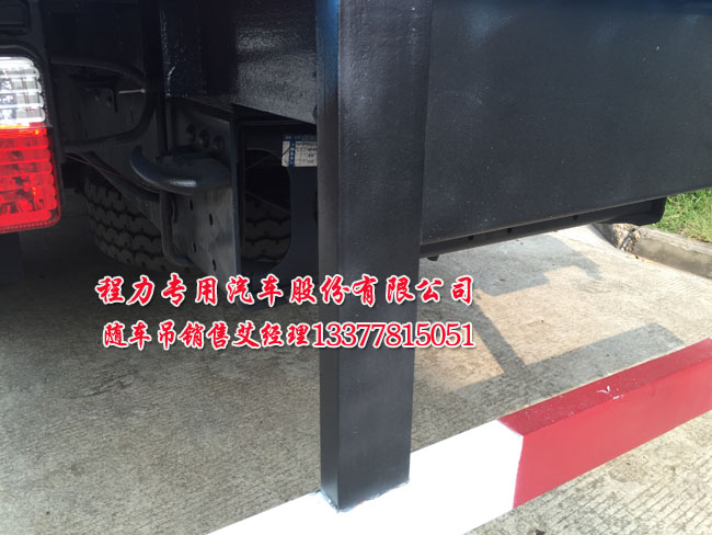 多利卡隨車起重運(yùn)輸車