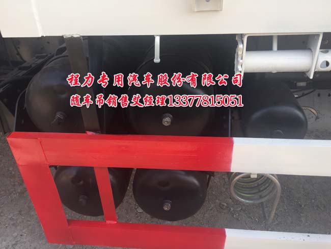 東風天龍隨車吊